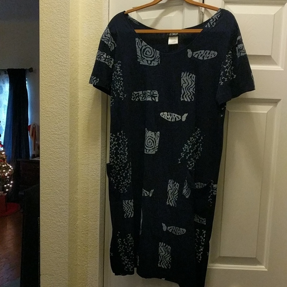 Cute dress. Great for the beach. Never worn.
